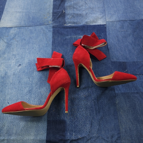 Red velvet ankle strap heels - Picture 2 of 4